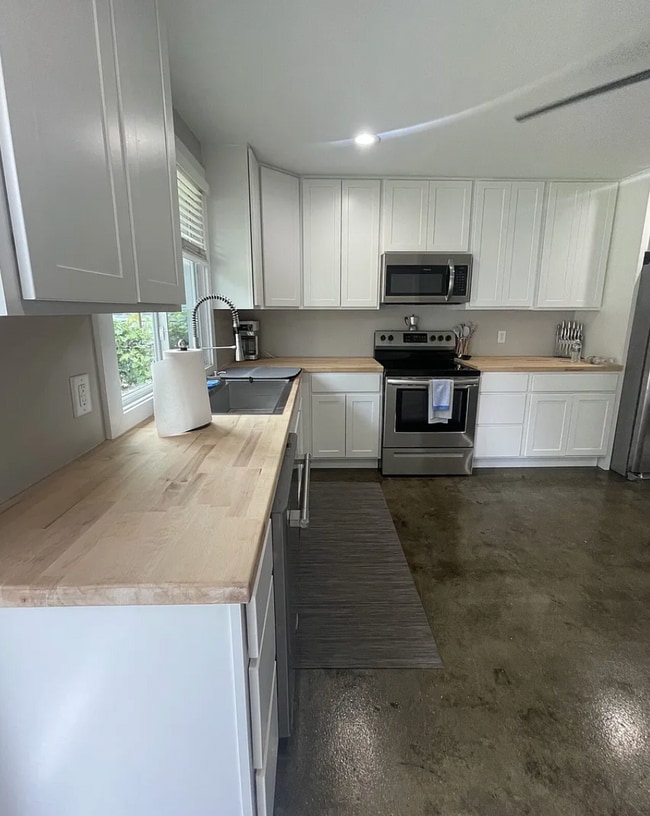 Building Photo - 68434 Ginger St