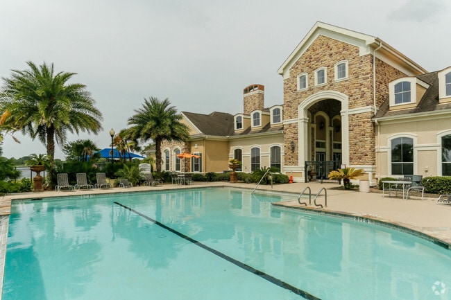 Building Photo - Lakeside Pointe Apartments & Townhomes