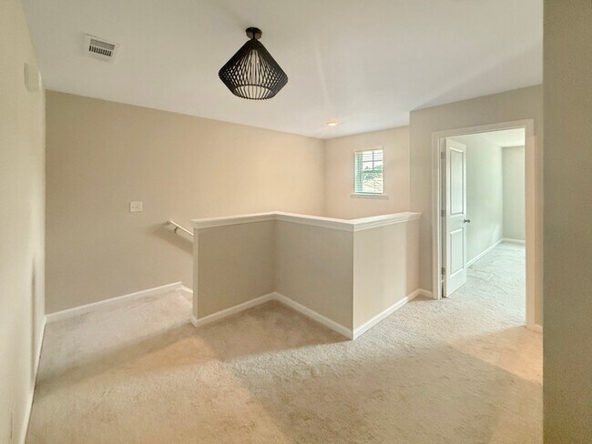 Building Photo - 4372 Grosbeak Dr