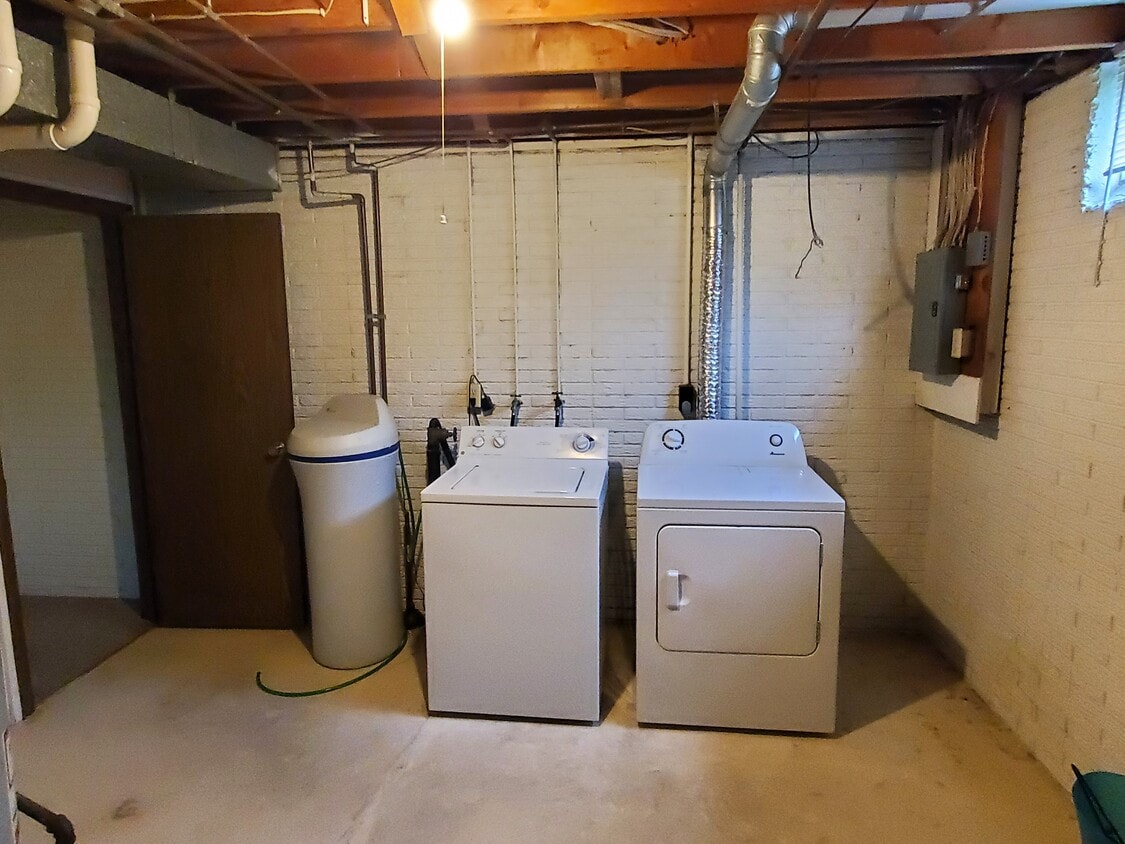 Laundry - 1100 Oleson Rd
