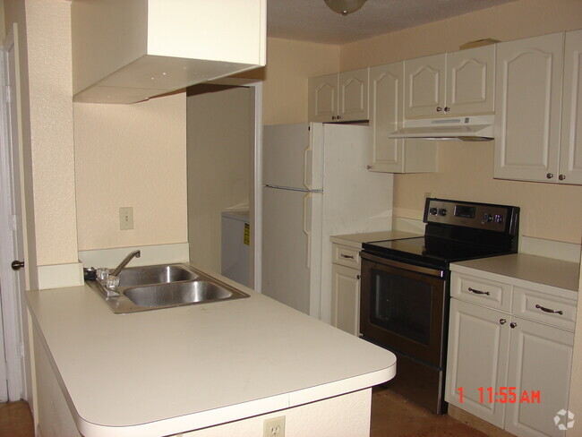 Building Photo - 2550 N Alafaya Trl