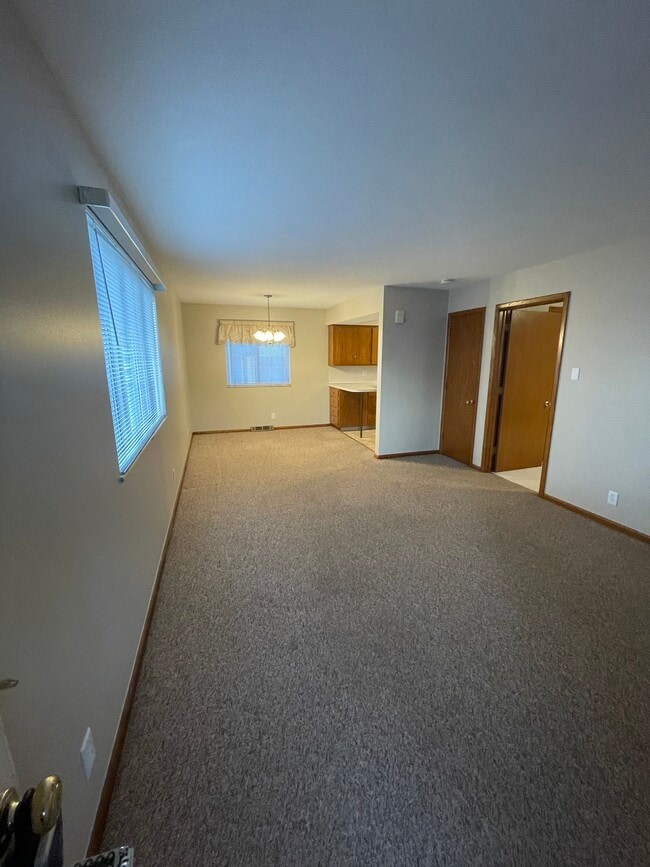 Building Photo - 3758 Meadow Ln