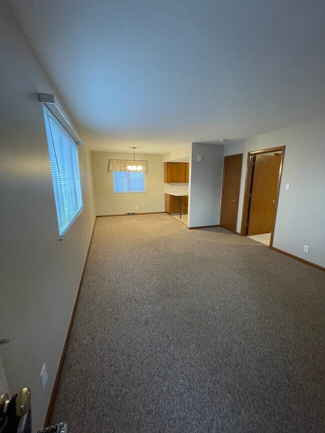 Foto del edificio - 3758 Meadow Ln