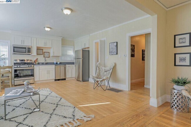 Foto del edificio - Updated Rockridge Apartment
