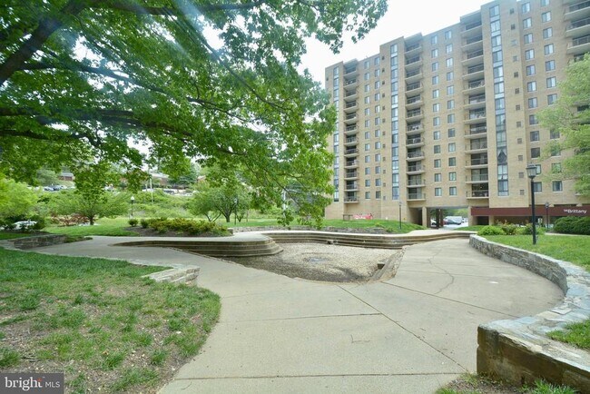 Foto del edificio - 4600 S Four Mile Run Dr