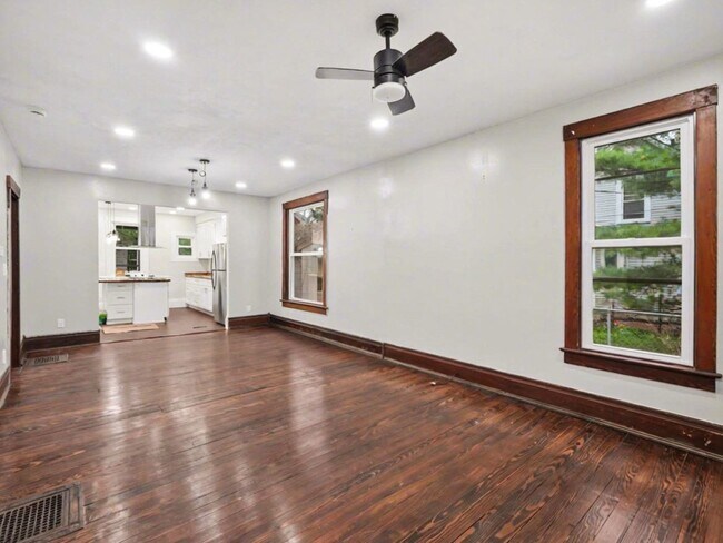 Foto del edificio - 120 Depot St