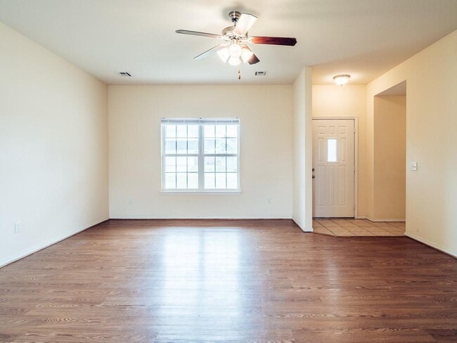 Building Photo - 2402 SW 19th St