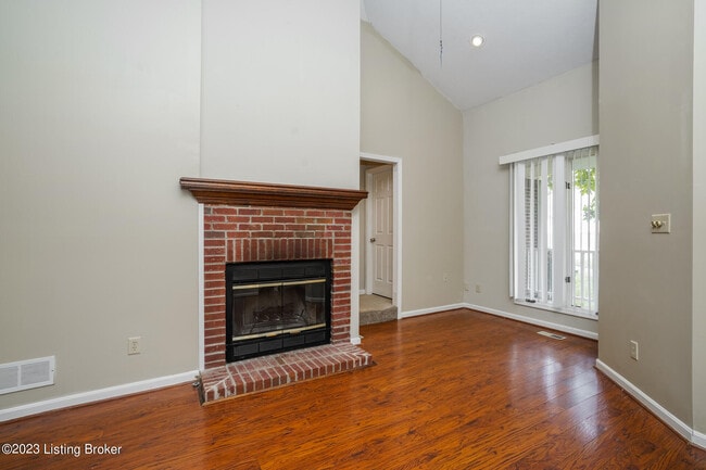 Building Photo - 10710 Hickory Cove Ct