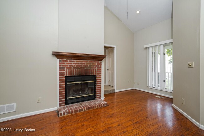Foto del edificio - 10710 Hickory Cove Ct