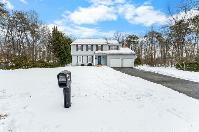 Foto del edificio - "Charming 4-Bedroom Retreat with Sun Room Scenic Views