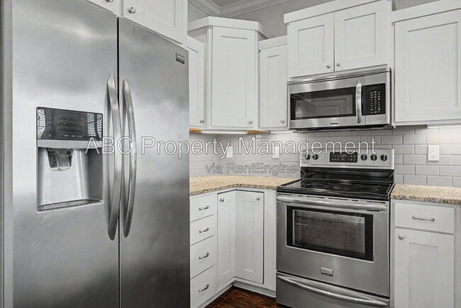 Foto del edificio - 3110 SW Riverstone Ave