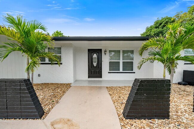 Building Photo - 908 Hibiscus Dr
