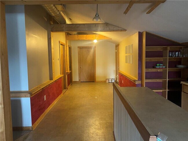 Foto del edificio - 325 W Main St