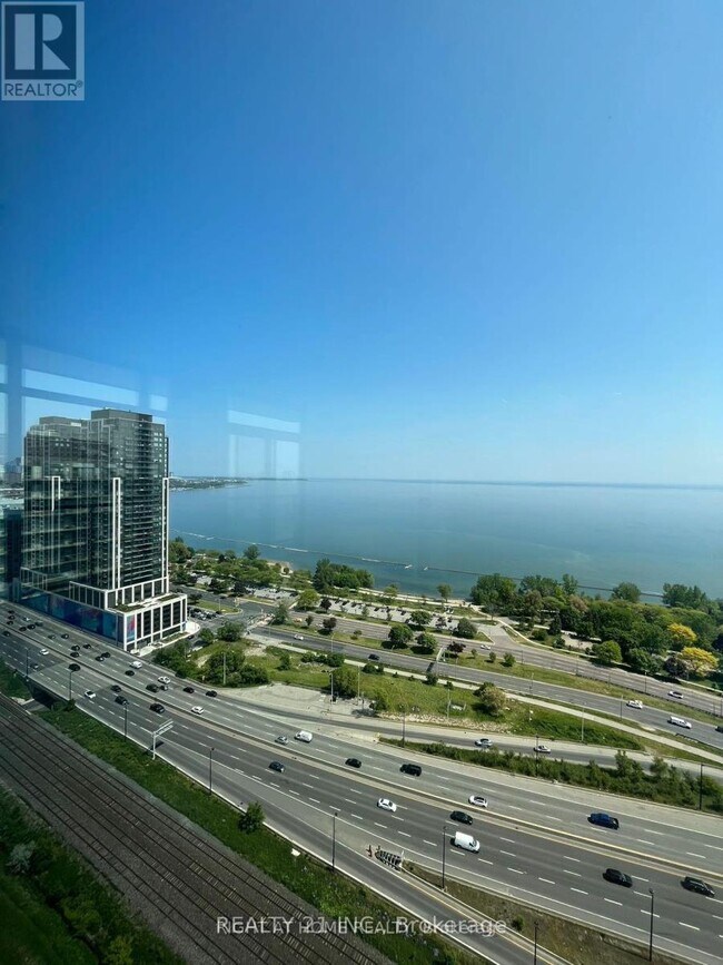 Photo du bâtiment - 105 The Queensway