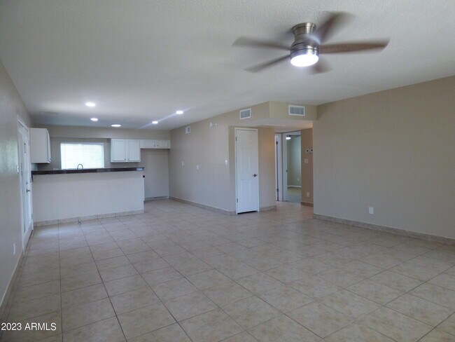 Building Photo - 4920 S Taylor Dr