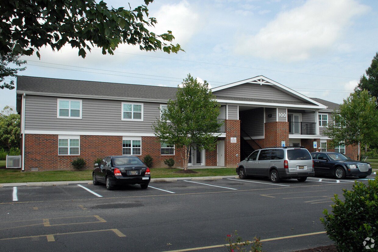 Building Photo - Canterbury Apartments