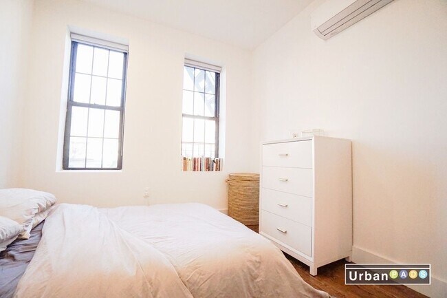 Foto del edificio - 1822 Nostrand Ave