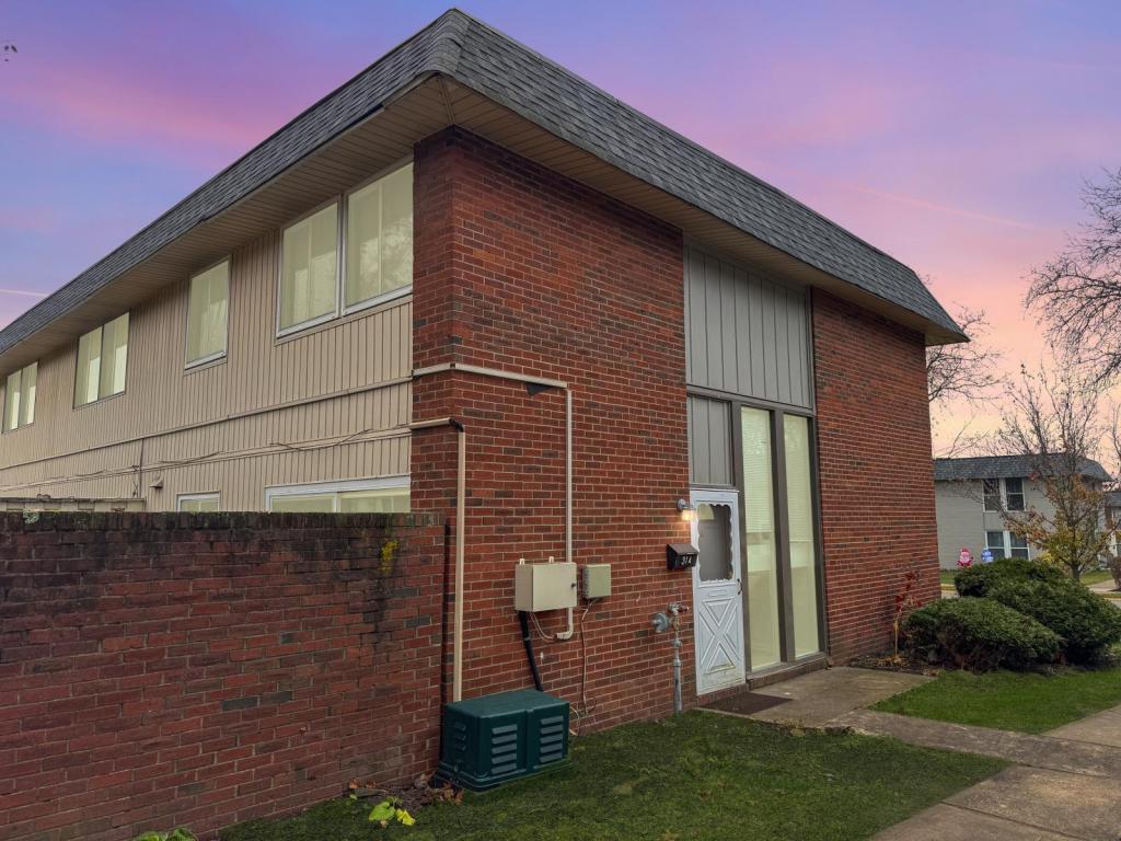 Foto principal - 314 College Park Dr