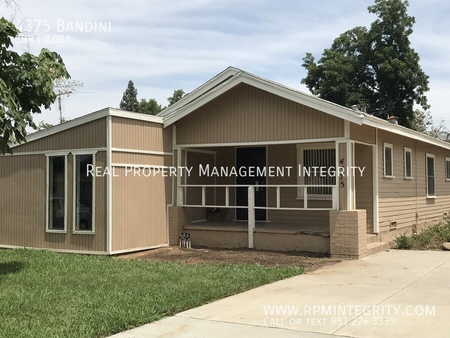 Primary Photo - Adorable Wood streets 3 bd home