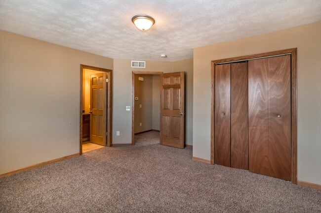 Foto del edificio - Pinecrest Estates Townhomes