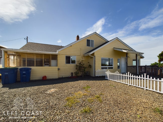 Building Photo - 1033 NW Inlet Ave