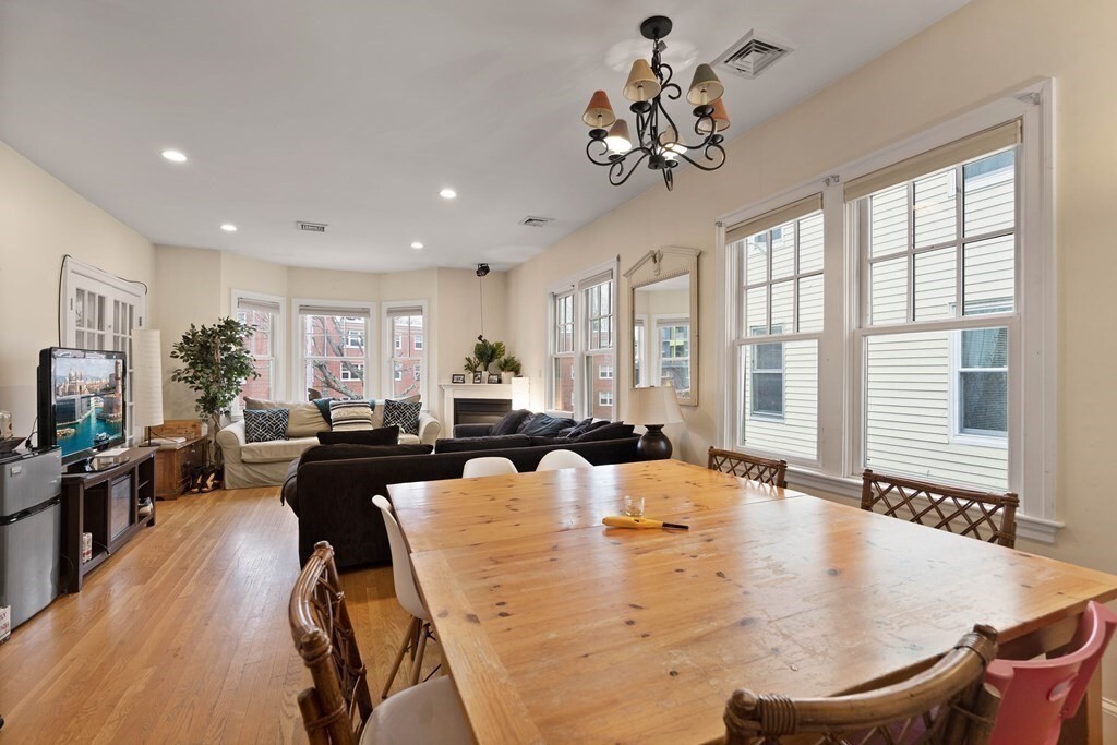 Foto principal - 131 Putnam Ave