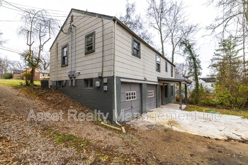 Photo - 5501 Lake Shore Drive - 2