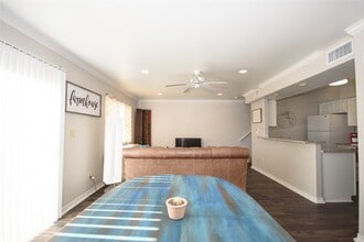 Building Photo - 1527 Creekside Ln