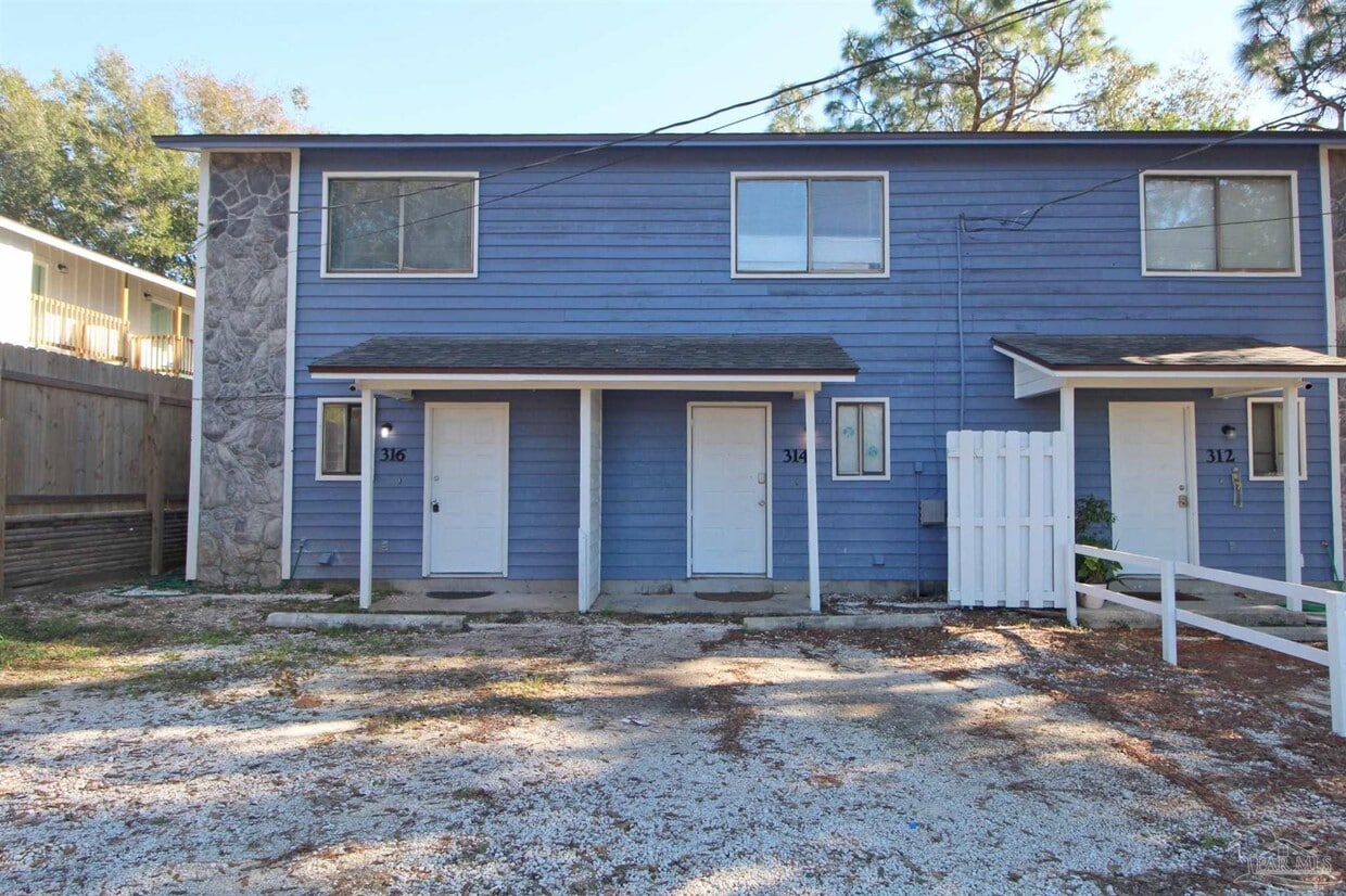 Primary Photo - 316 Teakwood Cir