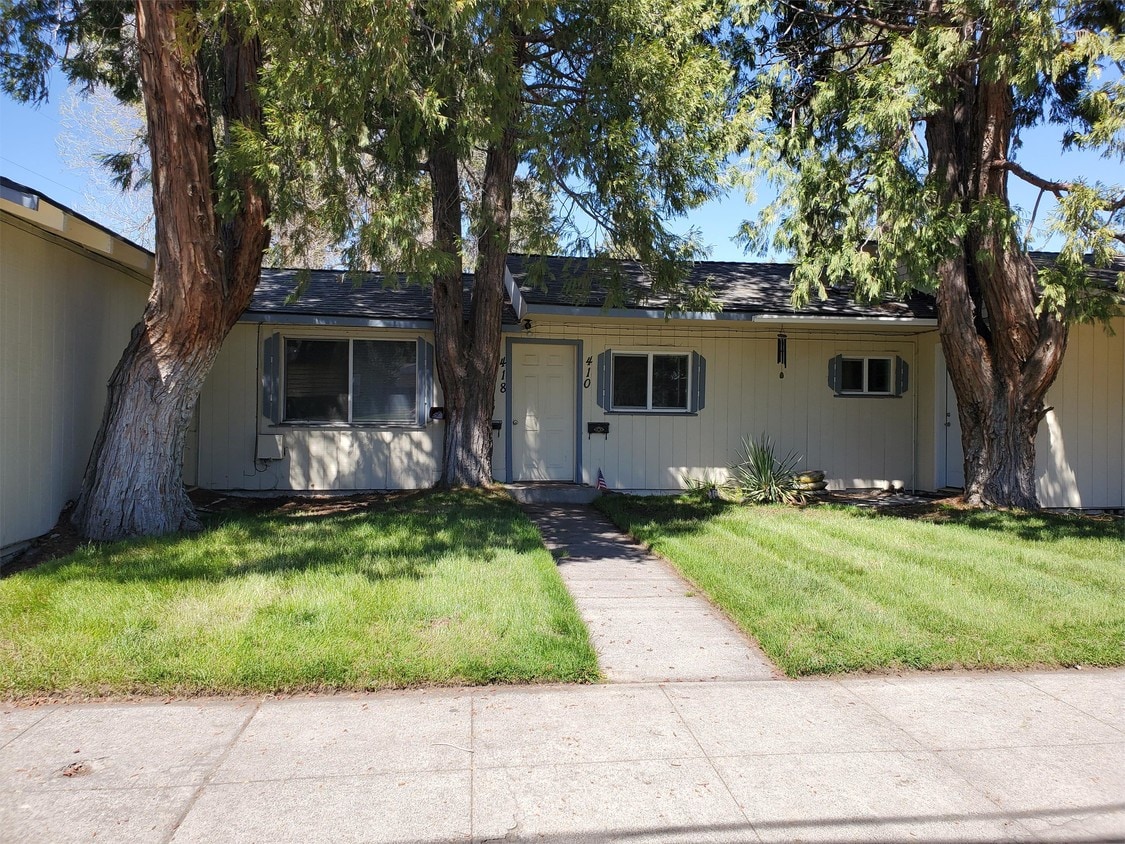Primary Photo - 410 NW Newport Ave