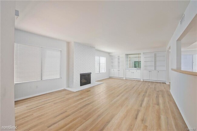 Building Photo - 2 br, 2.5 bath House - 4441 Saugus Ave