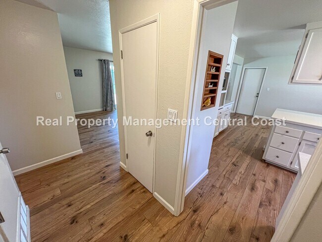 Building Photo - AVAILABLE JULY - Updated Home in Orcutt - ...