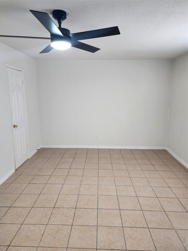 Building Photo - 14033 Garber Ln