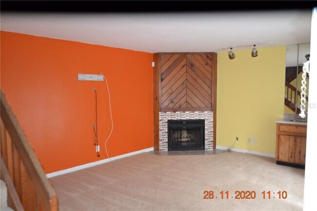 Building Photo - 15206 W Pond Woods Dr