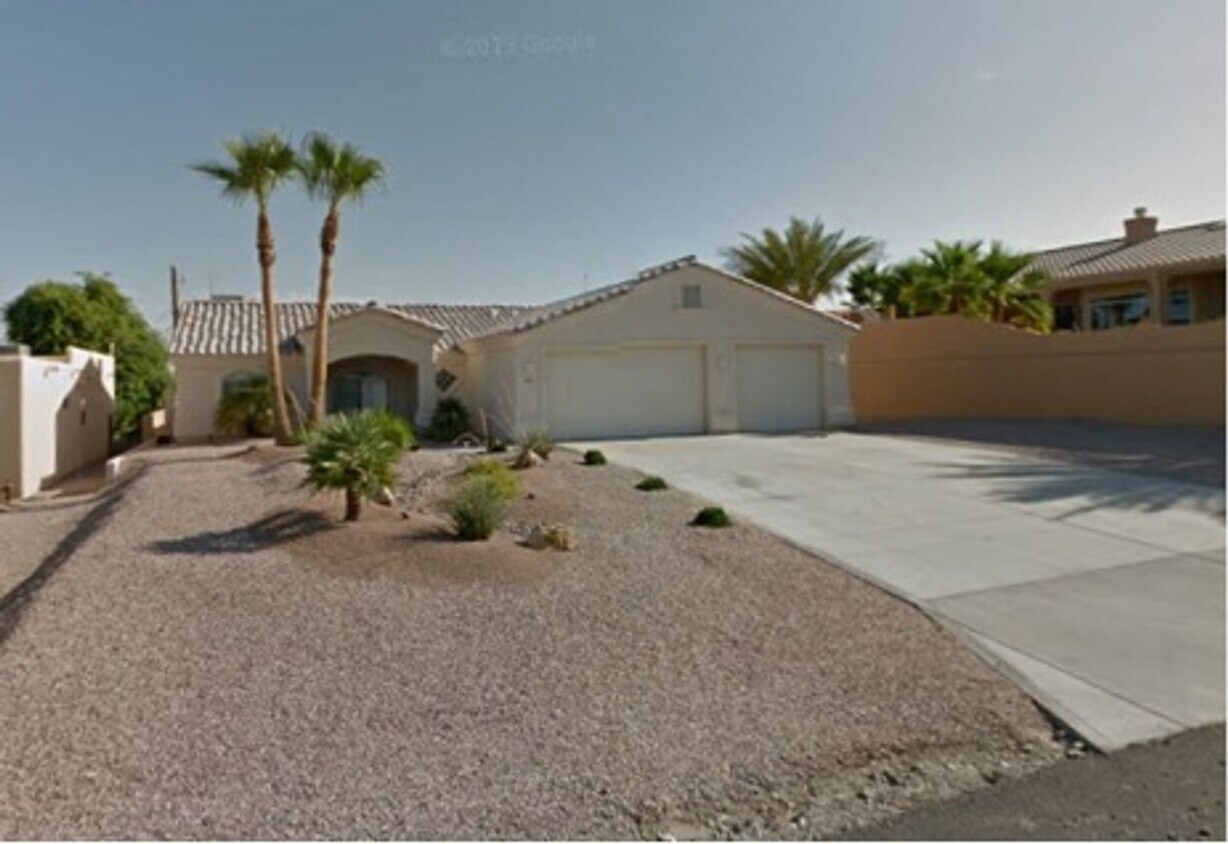 Primary Photo - Long term Pool Home Rental!
