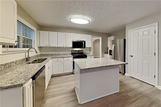 Building Photo - 400 Manor Glen Dr