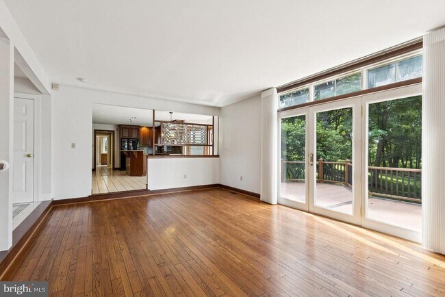 Foto del edificio - 1720 Honeysuckle Ln