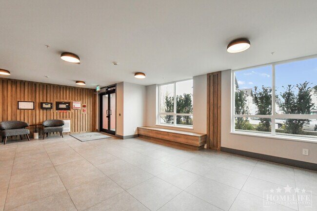 Photo du bâtiment - Stunning Penthouse 2 Bedroom, 2 Bathroom with Panoramic Views in Willoughby Heights