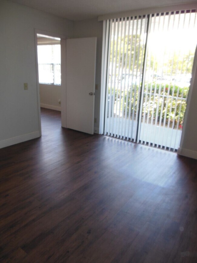 Foto del edificio - ONE BEDROOM ONE BATHROOM! WATERFRONT COMMU...