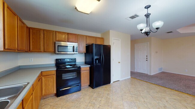 Building Photo - ONLY $1395 MINUTES AWAY FROM FORT HOOD AIRFIELD!