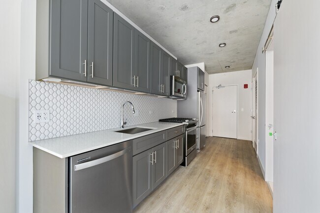Building Photo - 450 W Belmont Ave