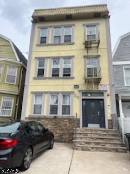 Foto principal - 215 Sylvan Ave