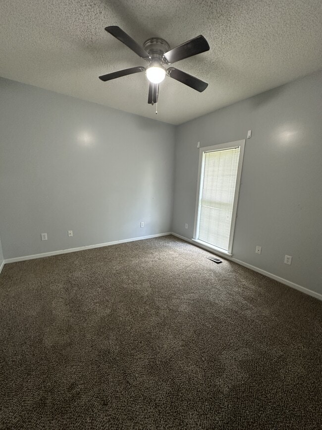 Building Photo - 5915 Quail Ridge Dr