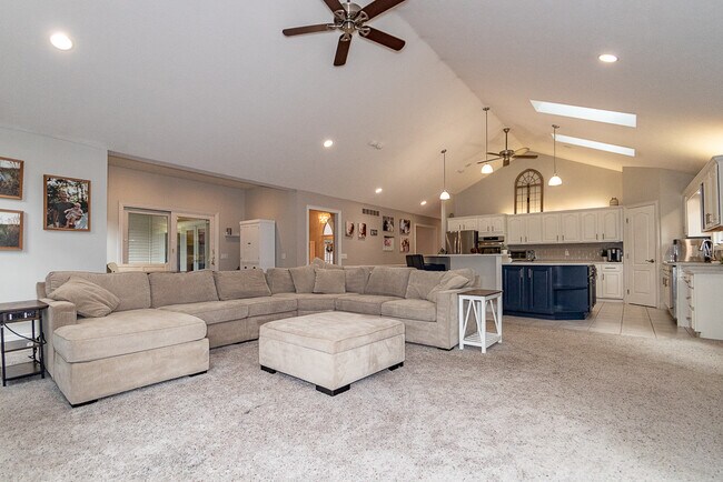 Building Photo - 9209 Amber Wood Dr