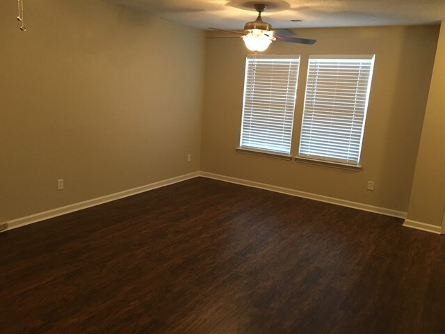 Foto del edificio - 1 Holly Springs Cir