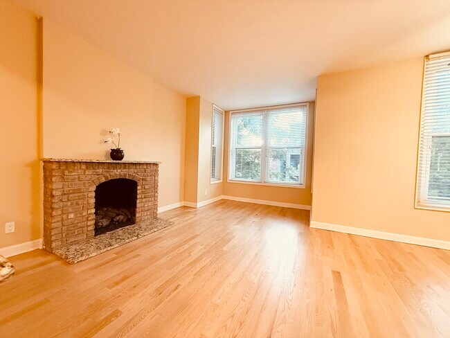 Foto del edificio - 2133 N Sheffield Ave