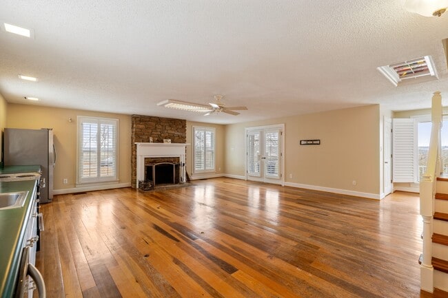 Building Photo - 2600 Charlie Thomas Rd