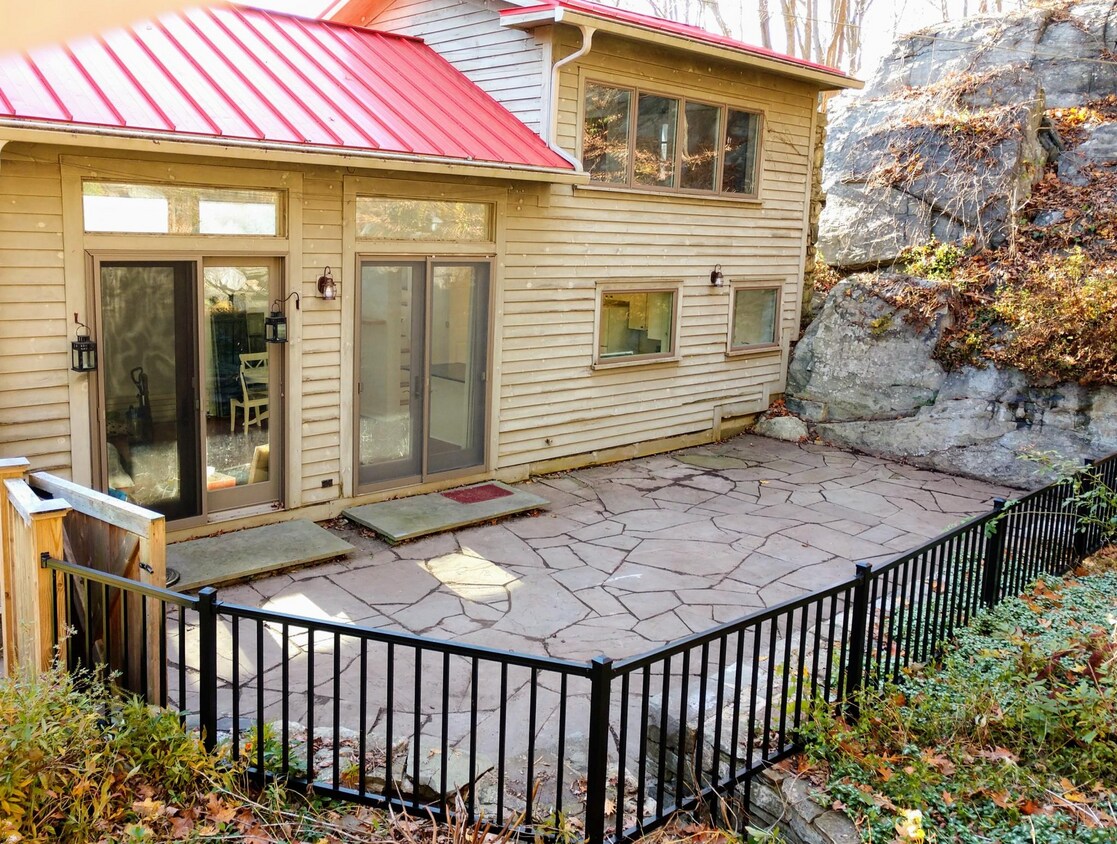 Foto principal - 66 Miller Hill Rd