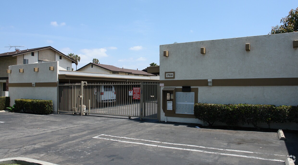 Foto del edificio - 17616 Cameron St