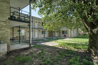Building Photo - 325 Clover Ave